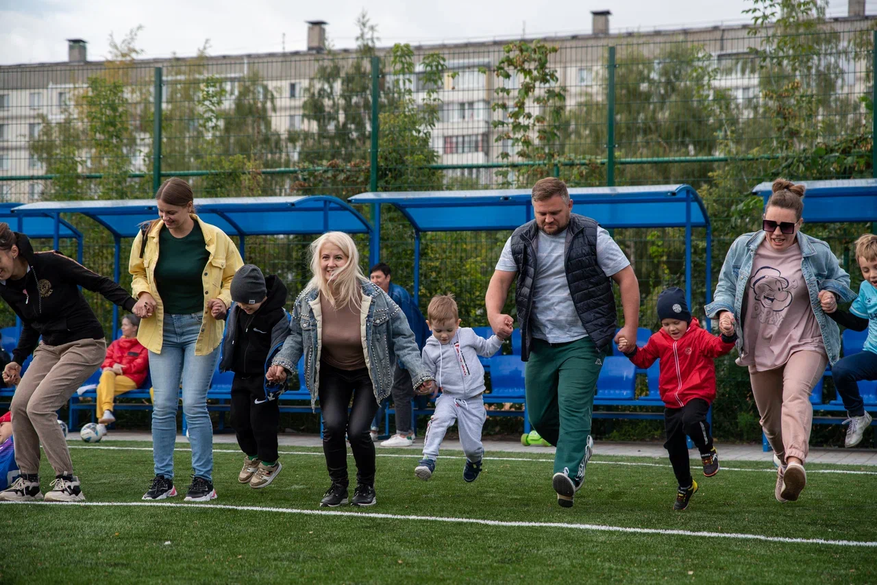 В Бийске прошел спортивный праздник "Футбольный двор"