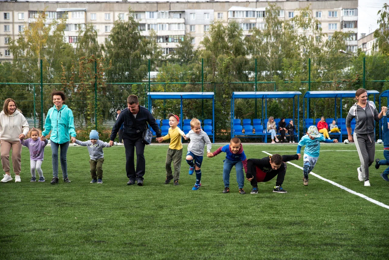 В Бийске прошел спортивный праздник "Футбольный двор"
