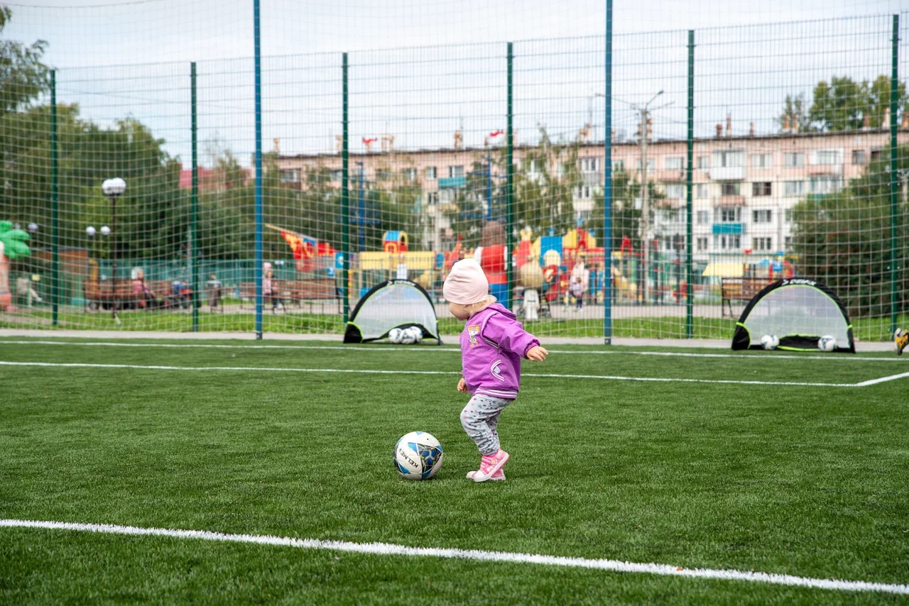 В Бийске прошел спортивный праздник "Футбольный двор"