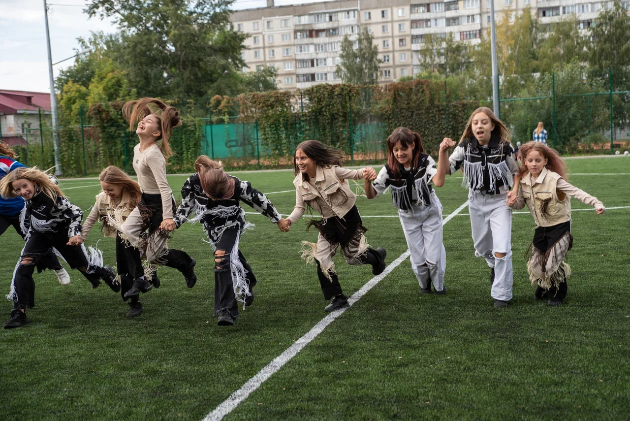 В Бийске прошел спортивный праздник "Футбольный двор"