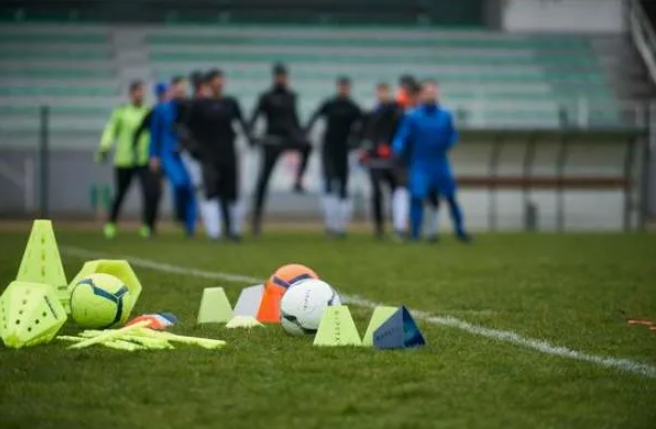 Материальная поддержка спортивных школ и команд
