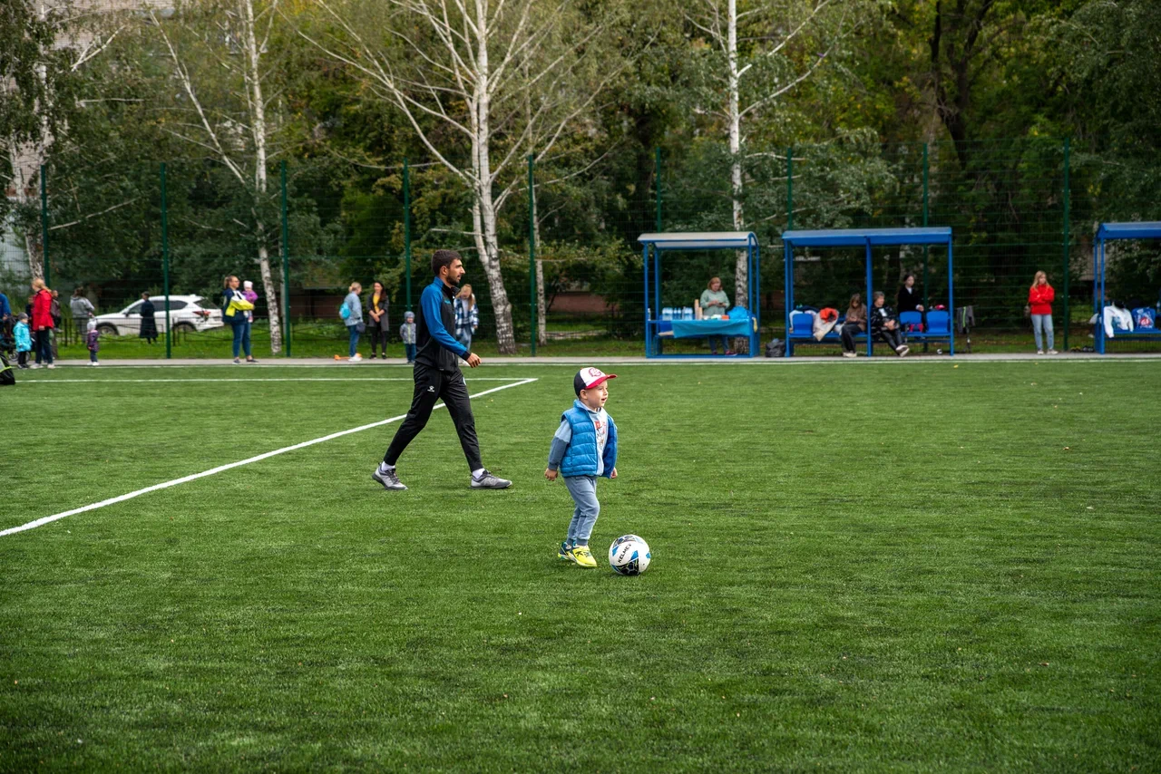 В Бийске прошел спортивный праздник "Футбольный двор"