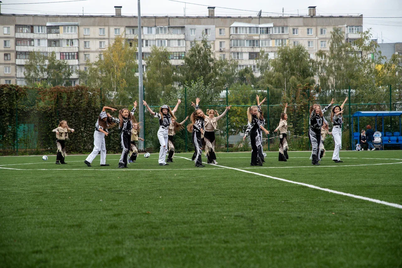 В Бийске прошел спортивный праздник "Футбольный двор"
