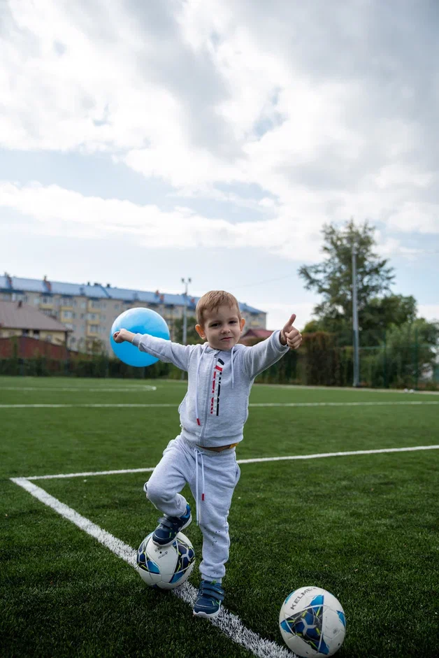 В Бийске прошел спортивный праздник "Футбольный двор"