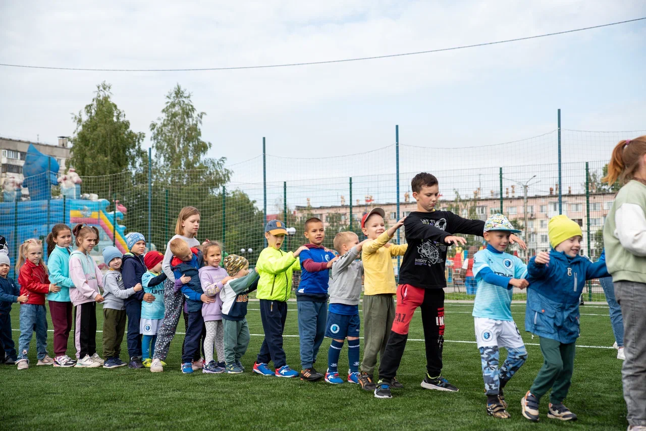 В Бийске прошел спортивный праздник "Футбольный двор"