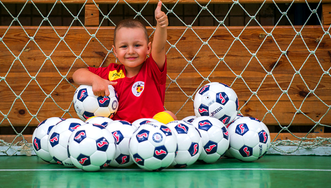 Материальная поддержка спортивных школ и команд