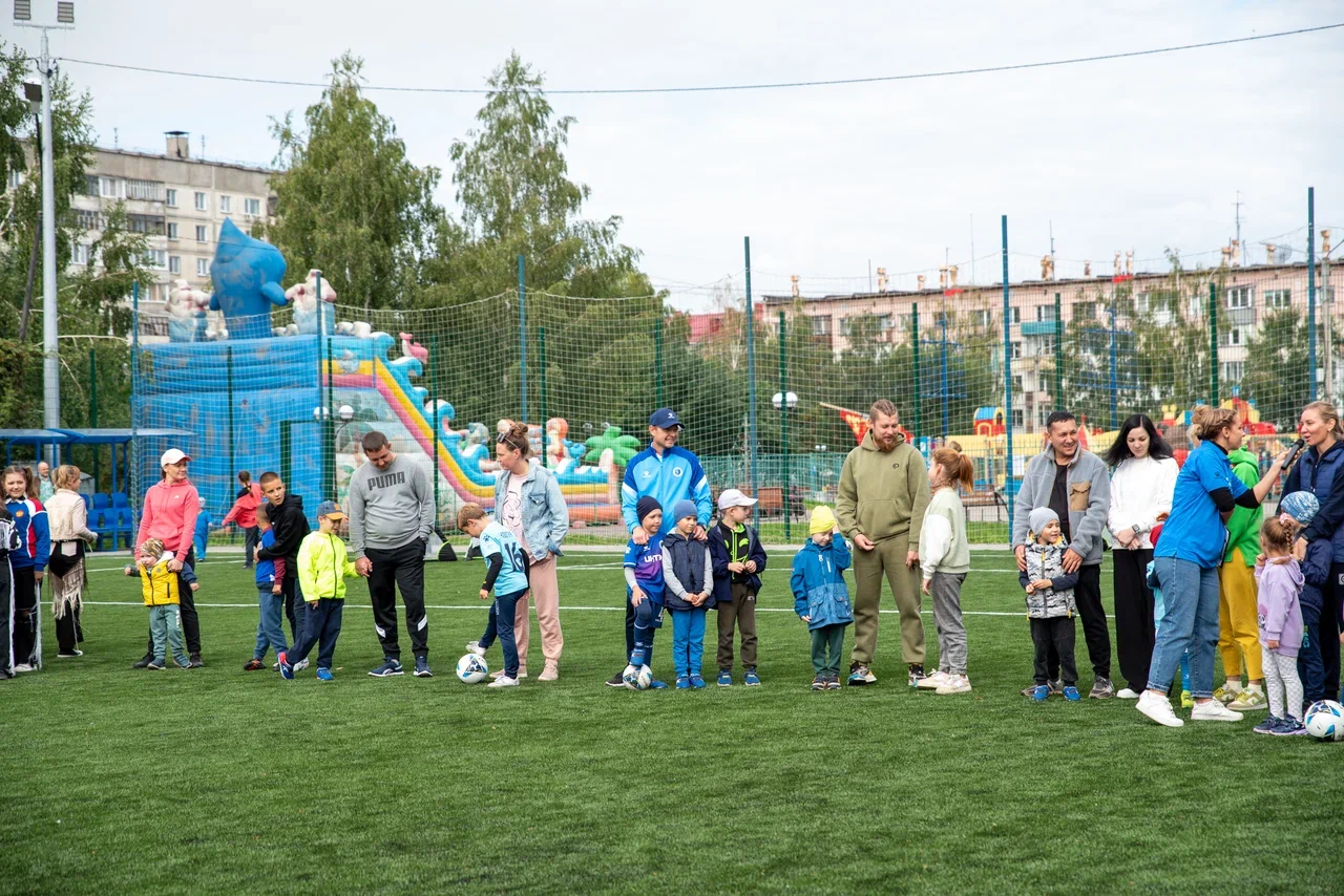 В Бийске прошел спортивный праздник "Футбольный двор"