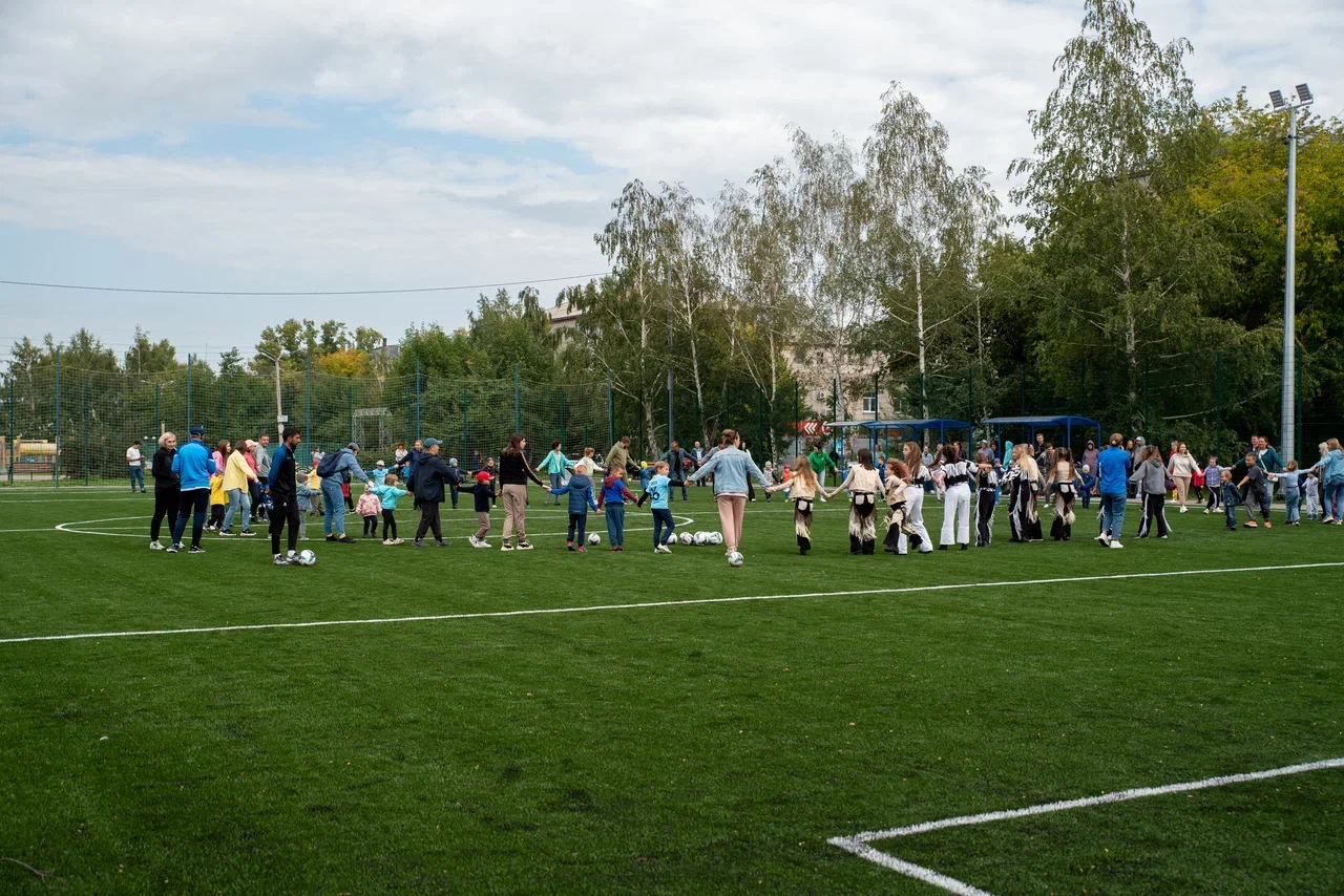 В Бийске прошел спортивный праздник "Футбольный двор"