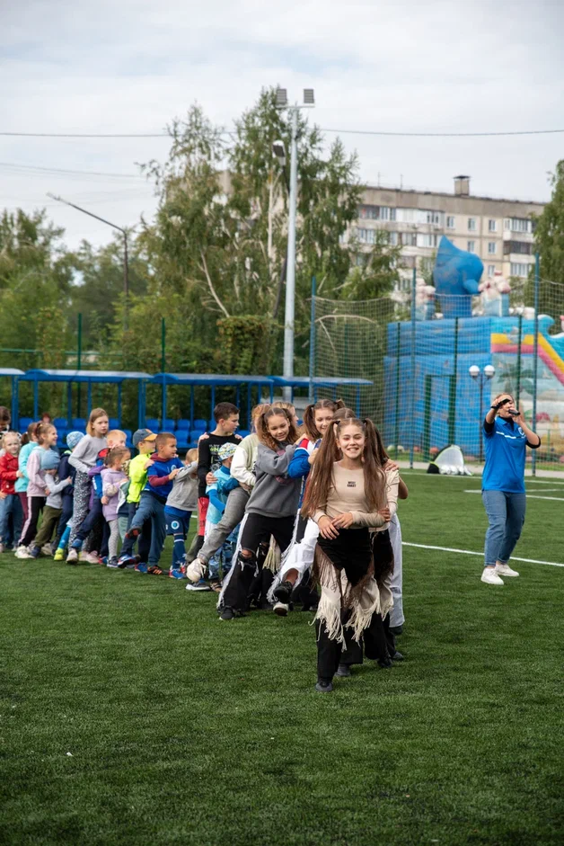 В Бийске прошел спортивный праздник "Футбольный двор"